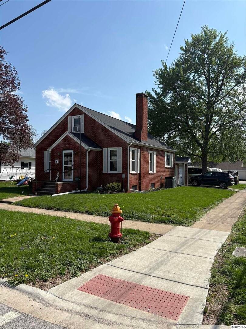 120 W South St. — Mt. Sterling, IL 62353