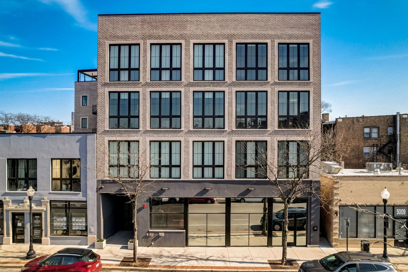 5015 N Clark Street #201 — Chicago, IL 60640