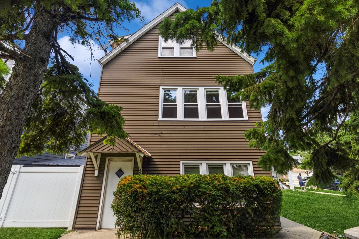 5002 Gunnison Street, Chicago, IL 60630