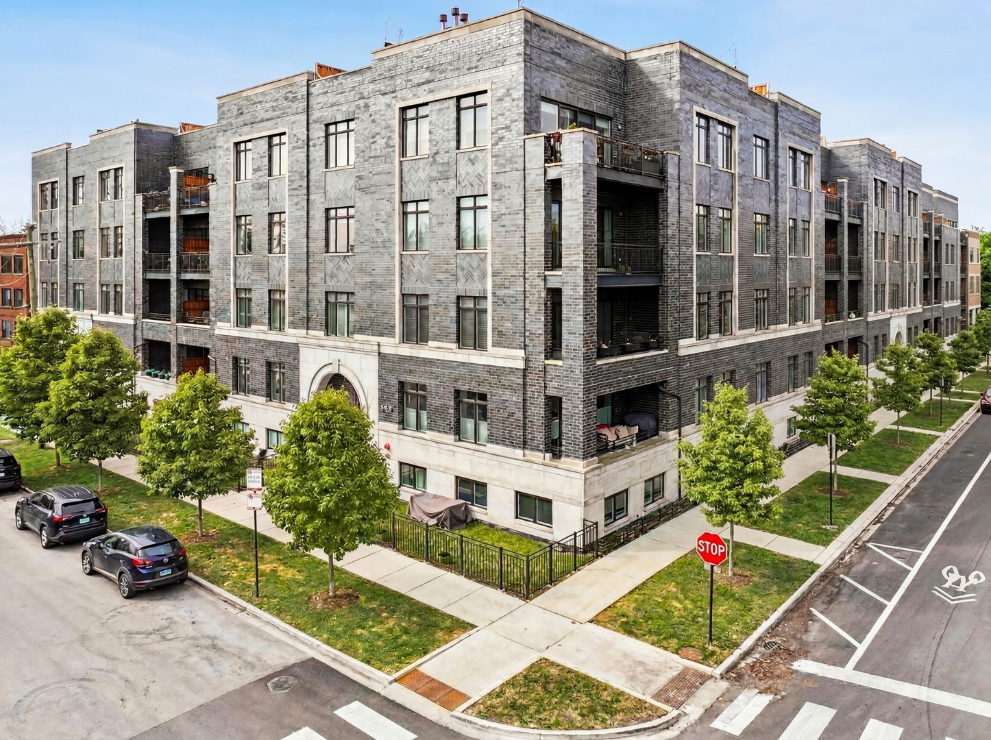 5748 N Hermitage Avenue #410 — Chicago, IL 60660