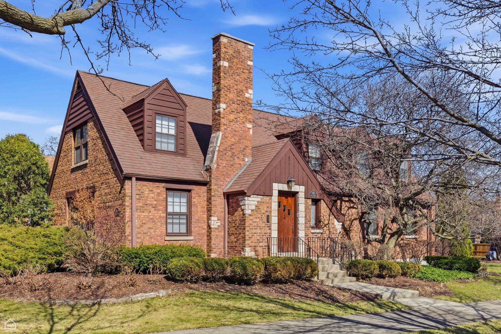 5901 N Newark Avenue — Chicago, IL 60631