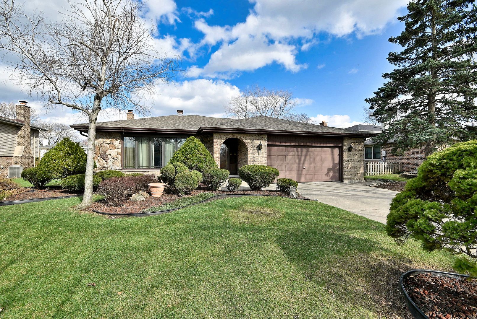 7221 Bayberry Lane — Darien, IL 60561