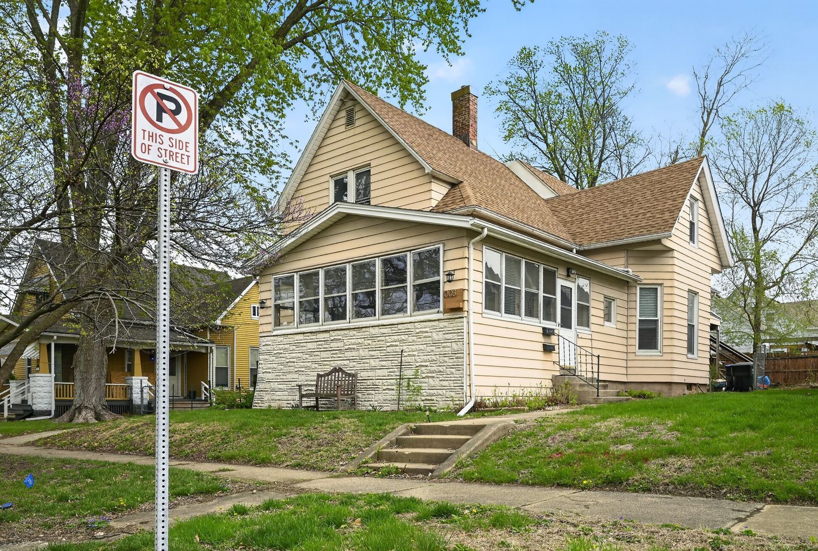 1003 N Lee Street — Bloomington, IL 61701