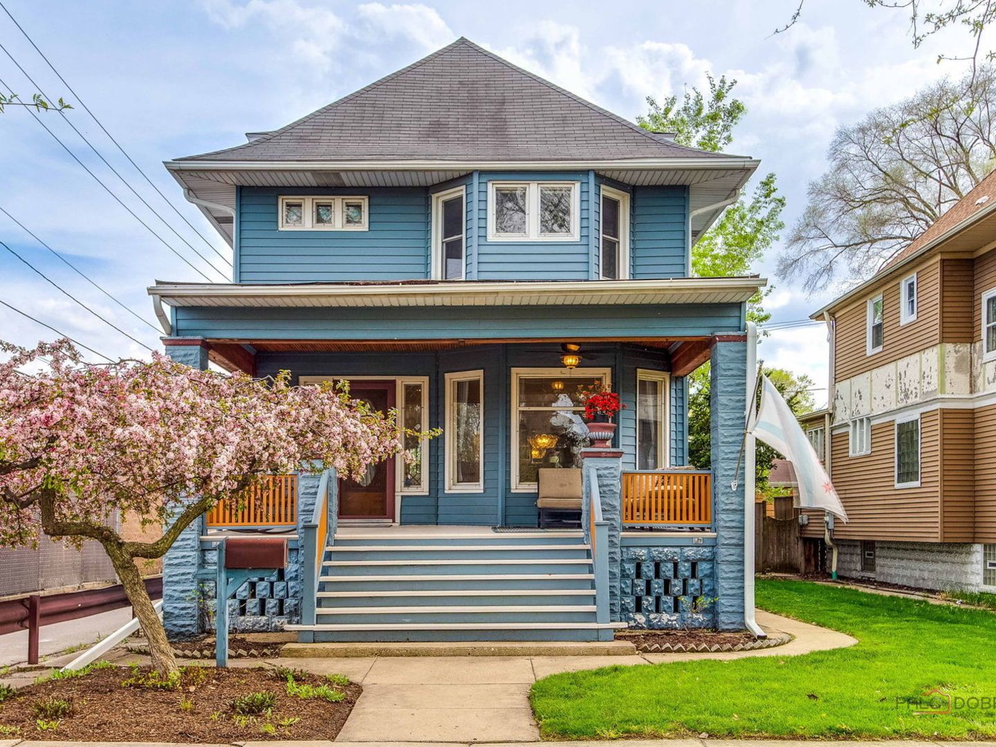 4815 W Warner Avenue — Chicago, IL 60641