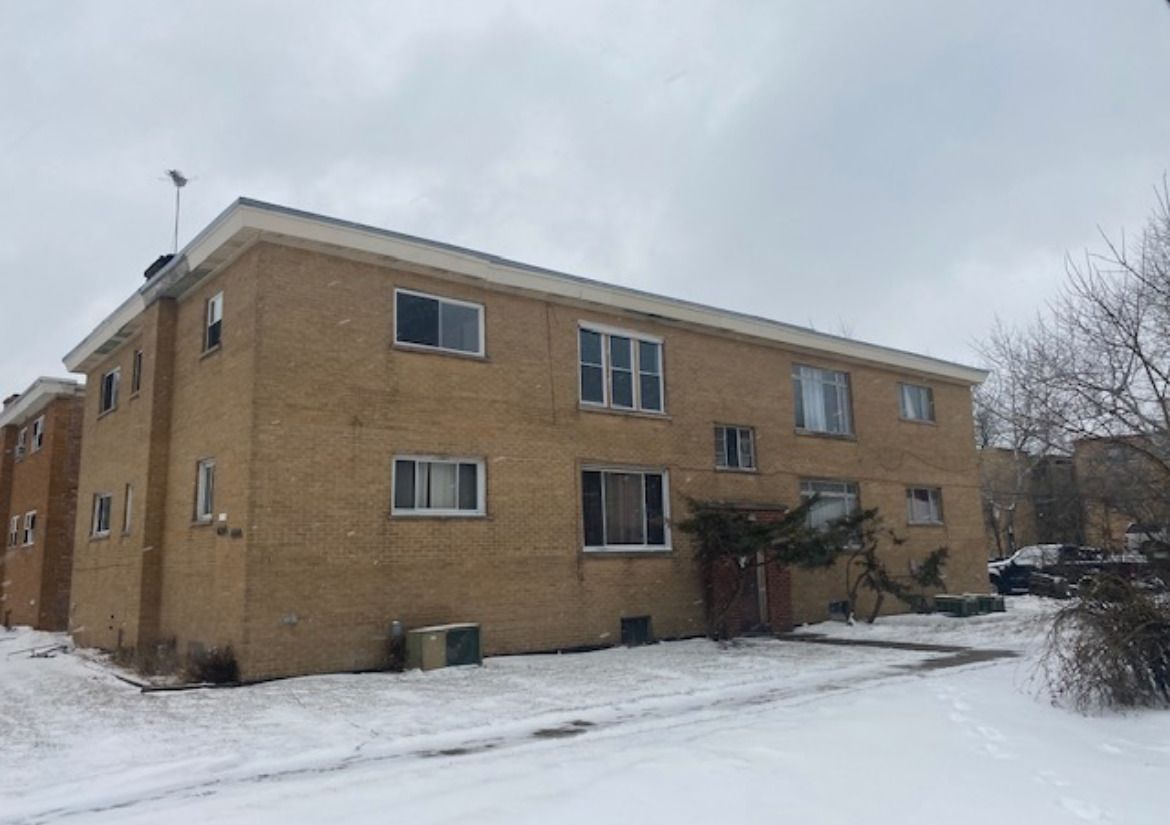 746 Walnut Street #2E — Waukegan, IL 60085