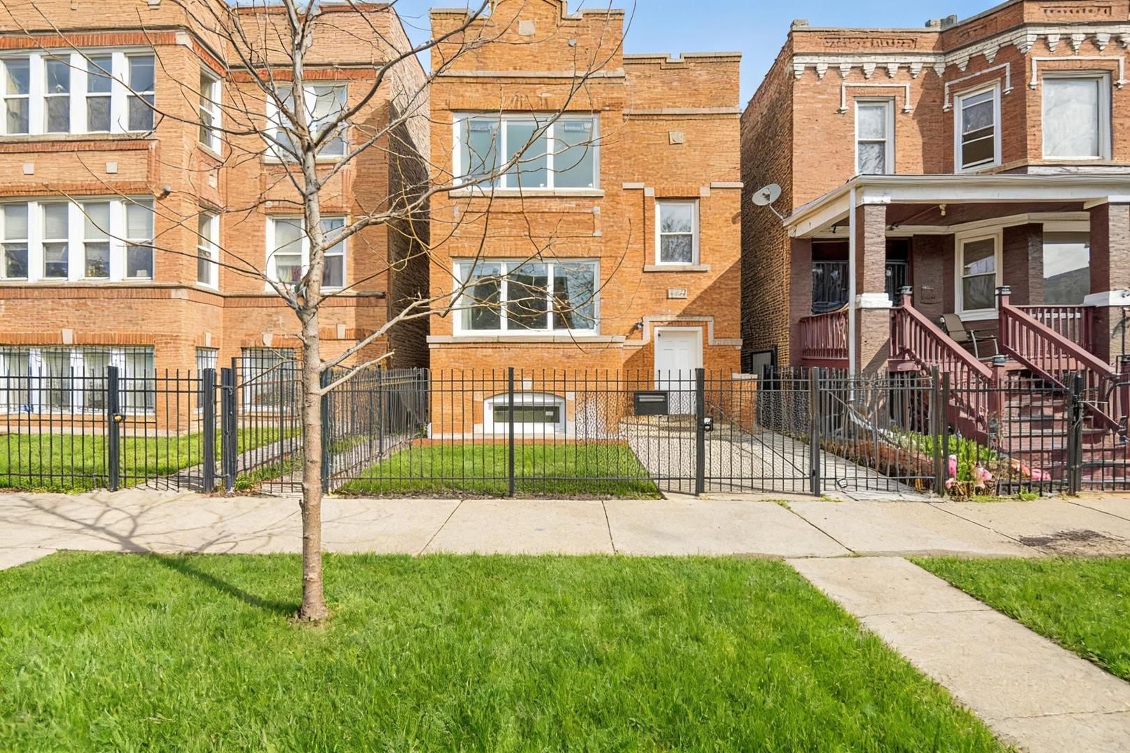 4044 W Kamerling Avenue #1 — Chicago, IL 60651