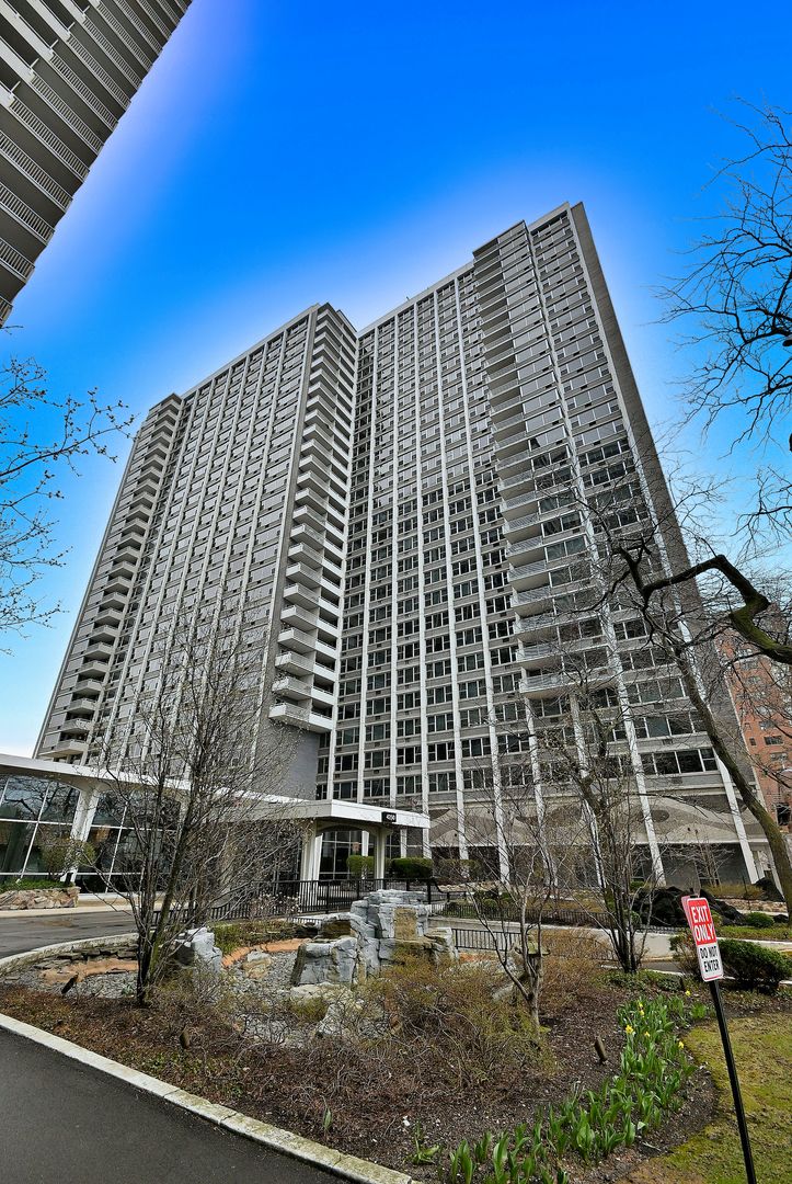 4250 N MARINE Drive #1731 — Chicago, IL 60613