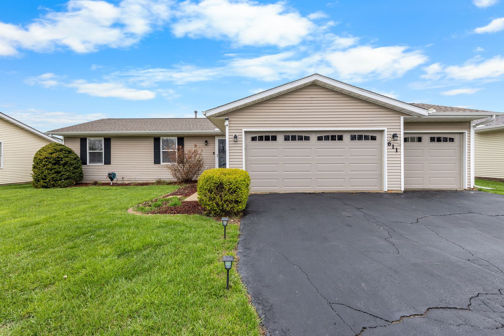 611 Lanae Way — South Beloit, IL 61080