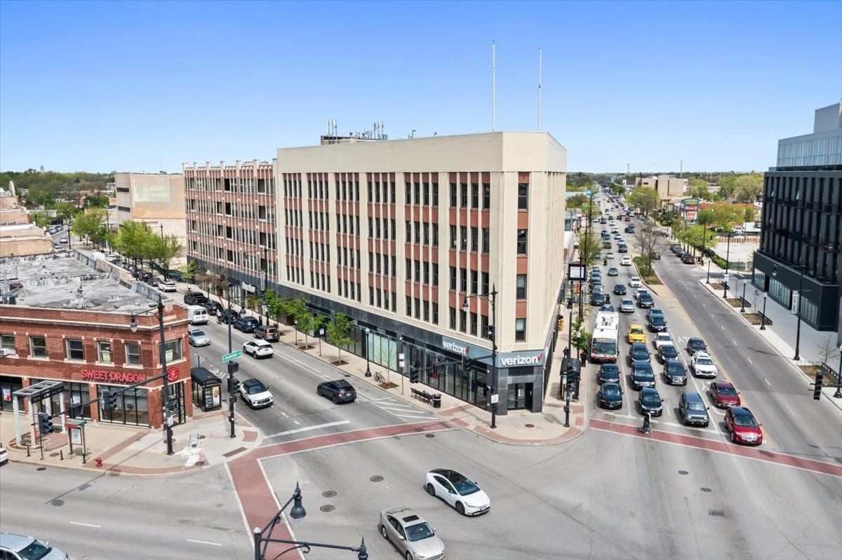 4015 N Milwaukee Avenue #214 — Chicago, IL 60641