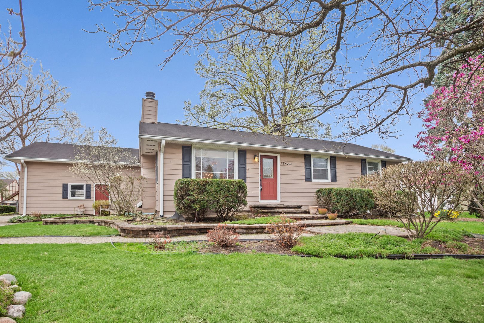 23W749 Bryn Mawr Avenue — Roselle, IL 60172