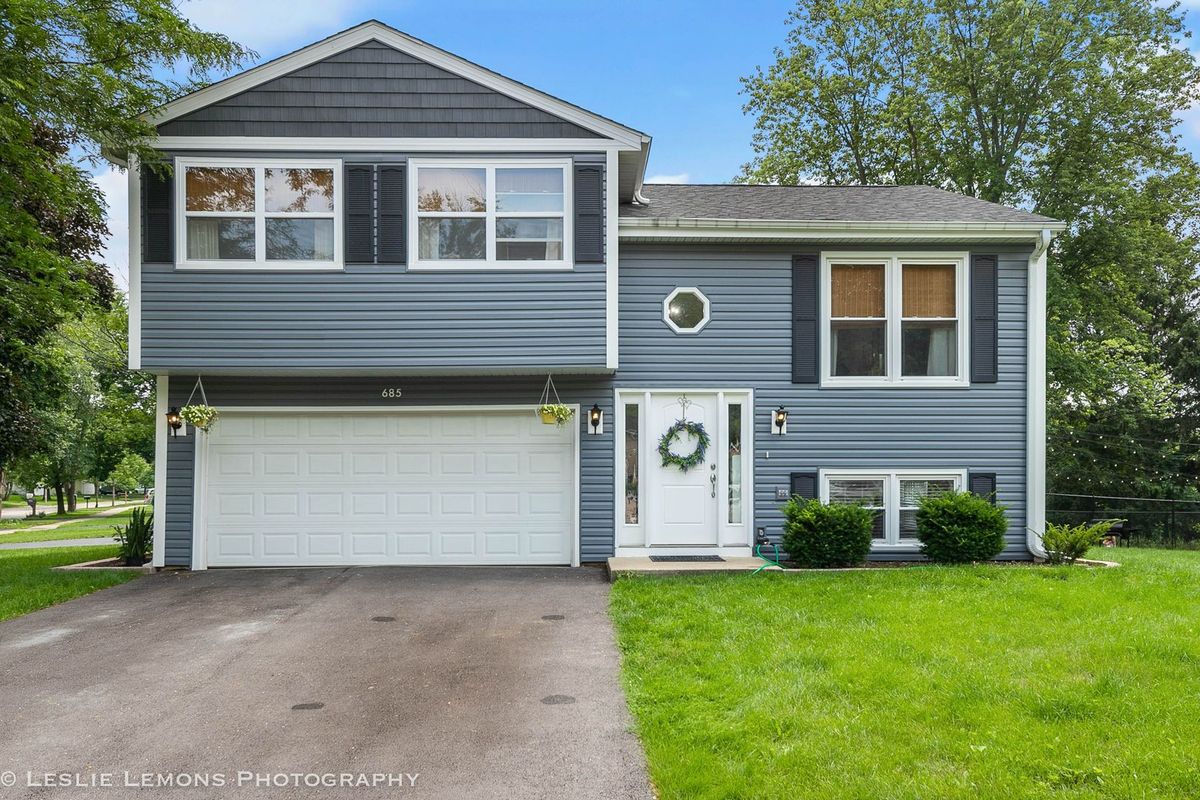 685 Milton Drive, Naperville, IL 60563