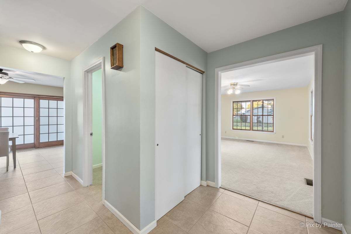 1045 Linda Lane, Lake Holiday, IL 60548