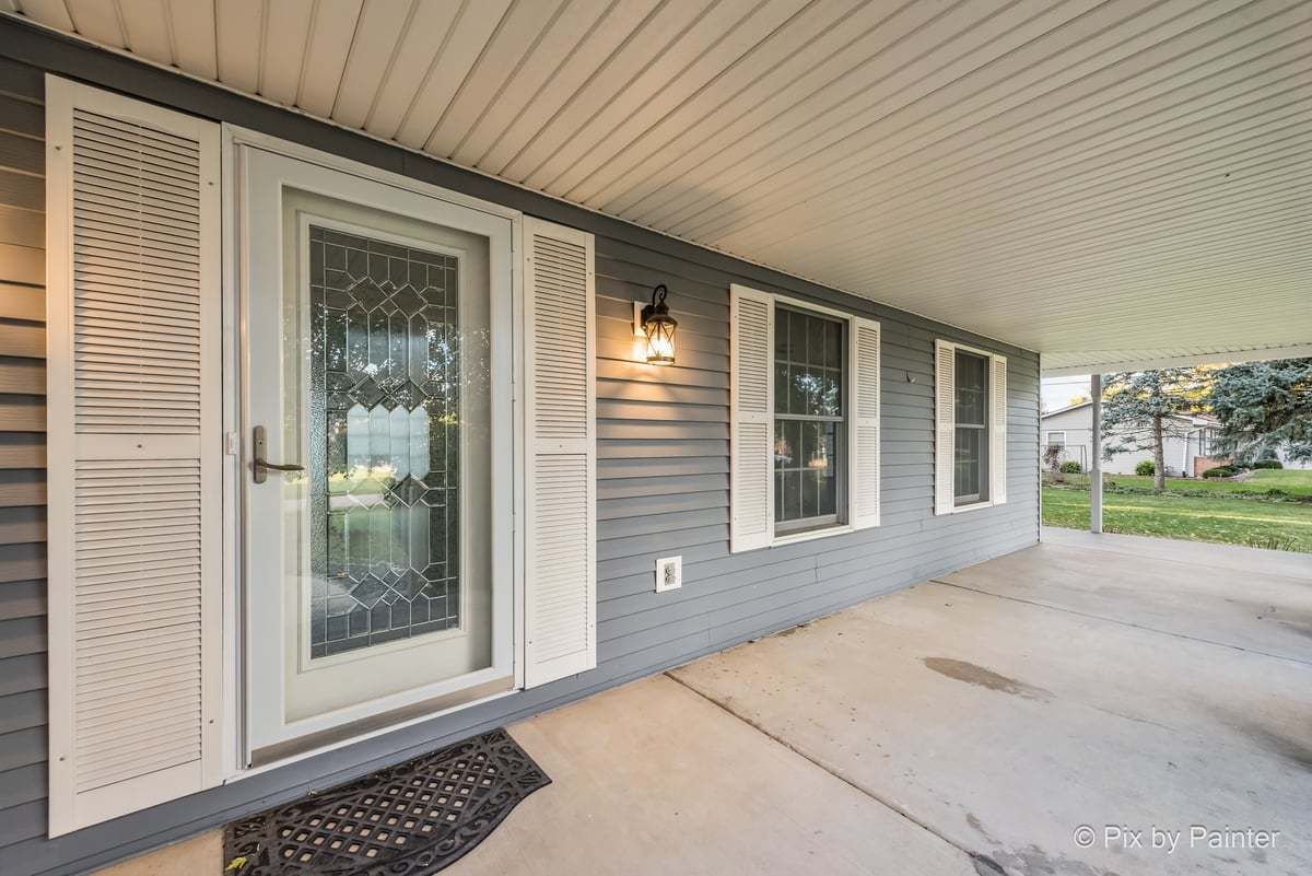 1045 Linda Lane, Lake Holiday, IL 60548