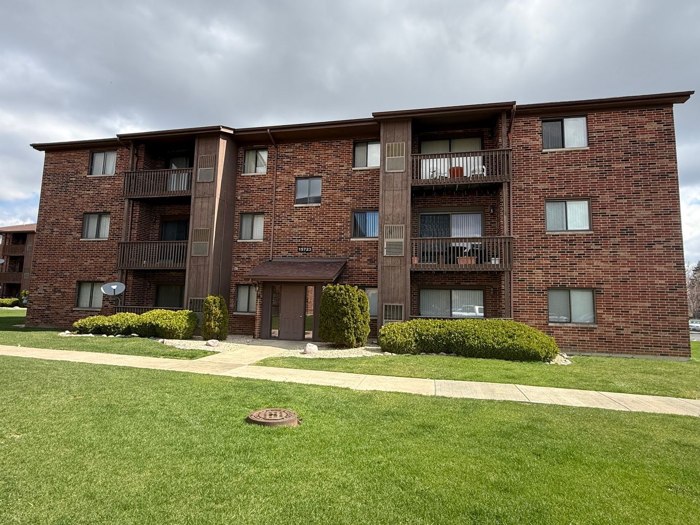 15723 Peggy Lane — Oak Forest, IL 60452