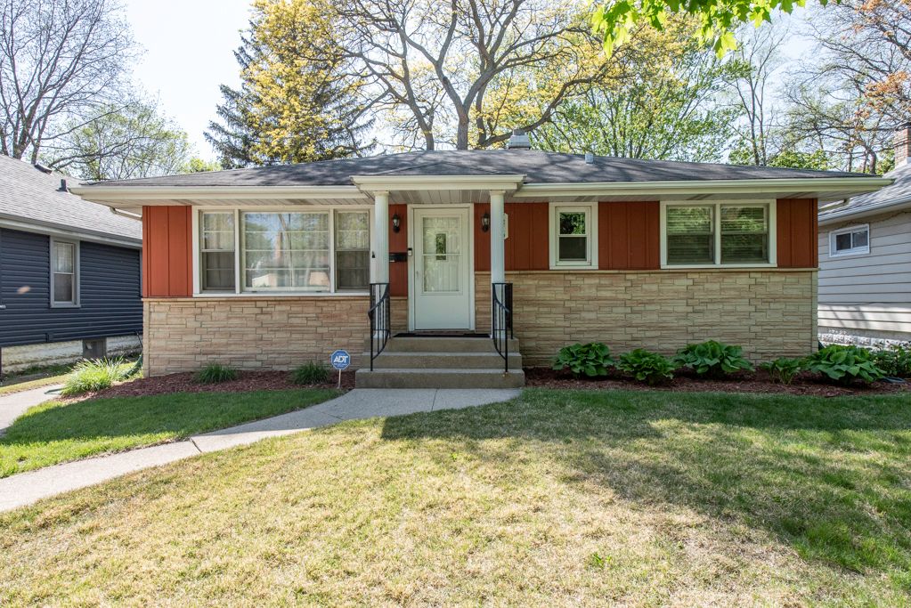 1316 N Ash Street — Waukegan, IL 60085