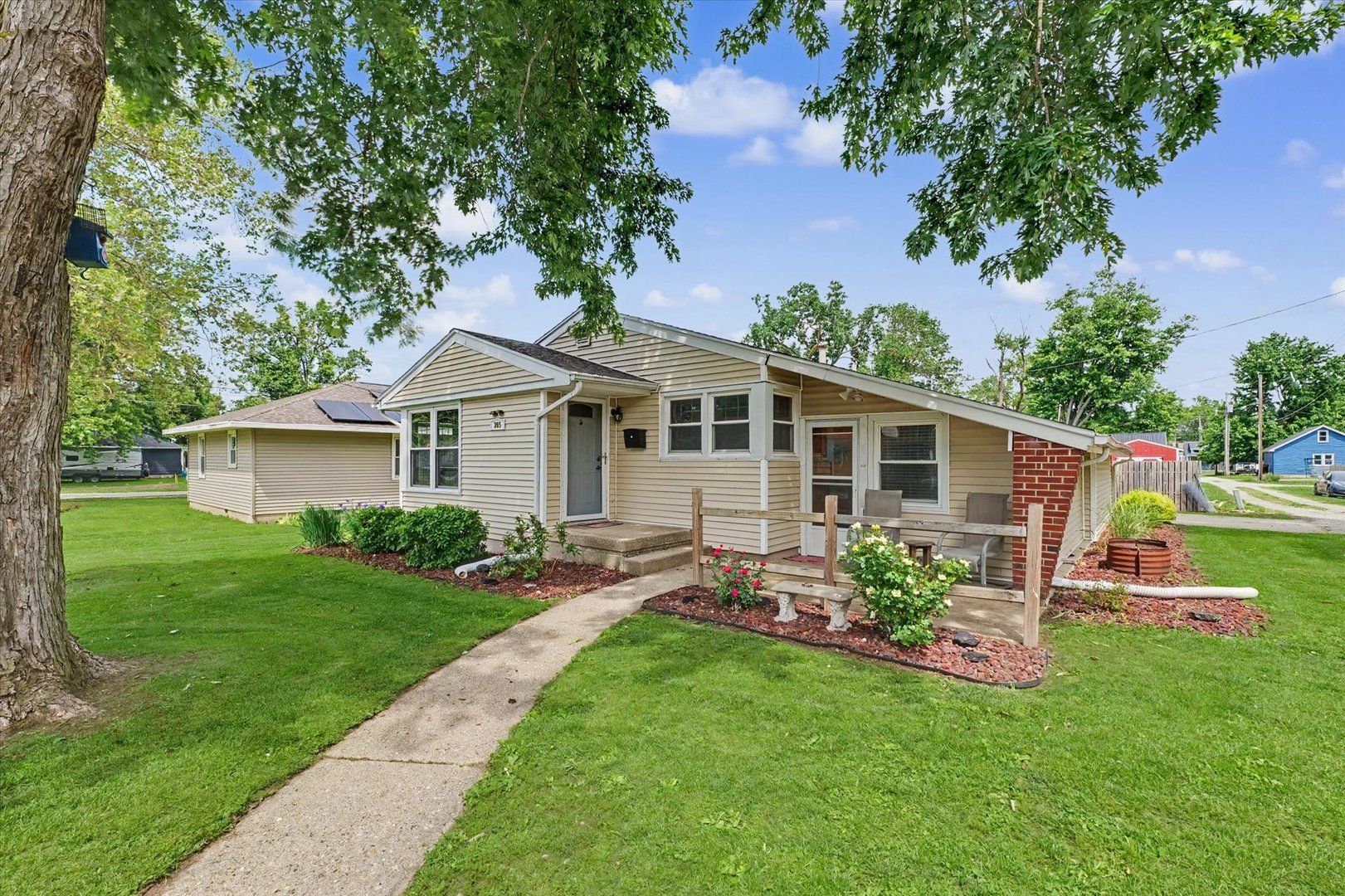 305 N Court Street — Tuscola, IL 61953