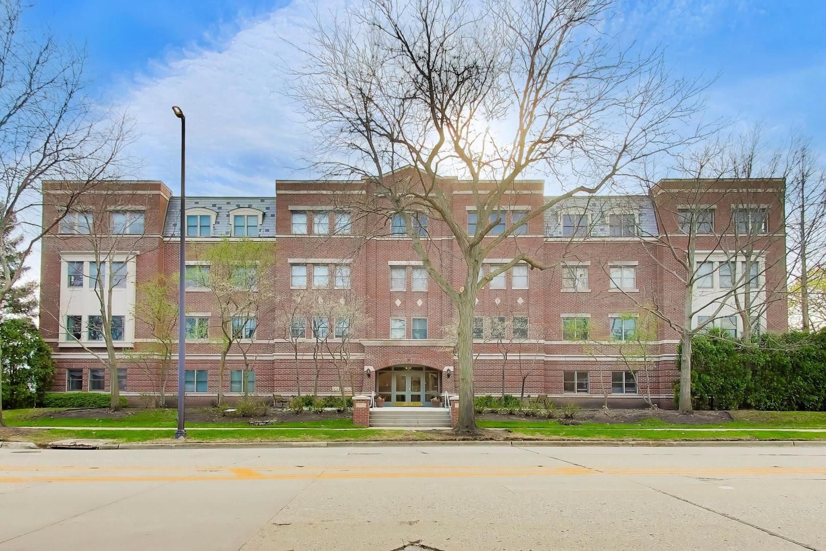 1688 Green Bay Road #404 — Highland Park, IL 60035