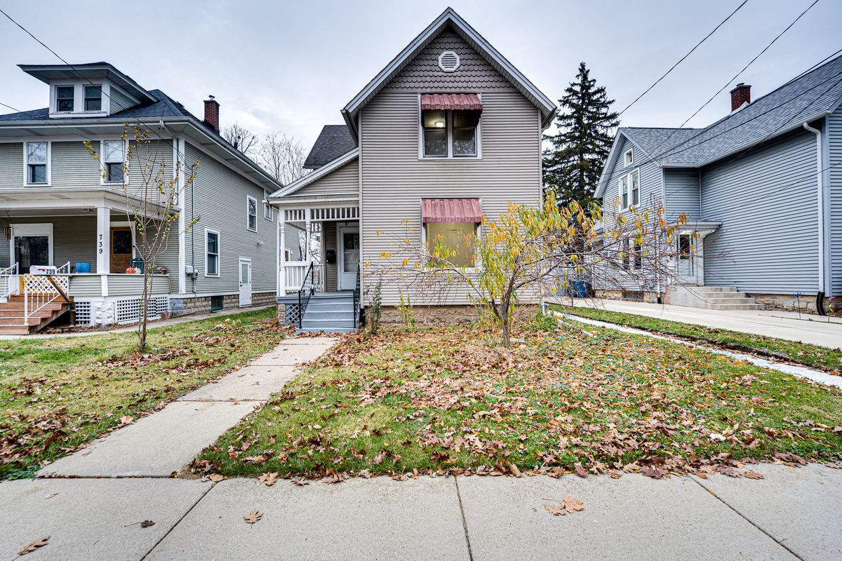 735 Sexton Street, Aurora, IL 60505