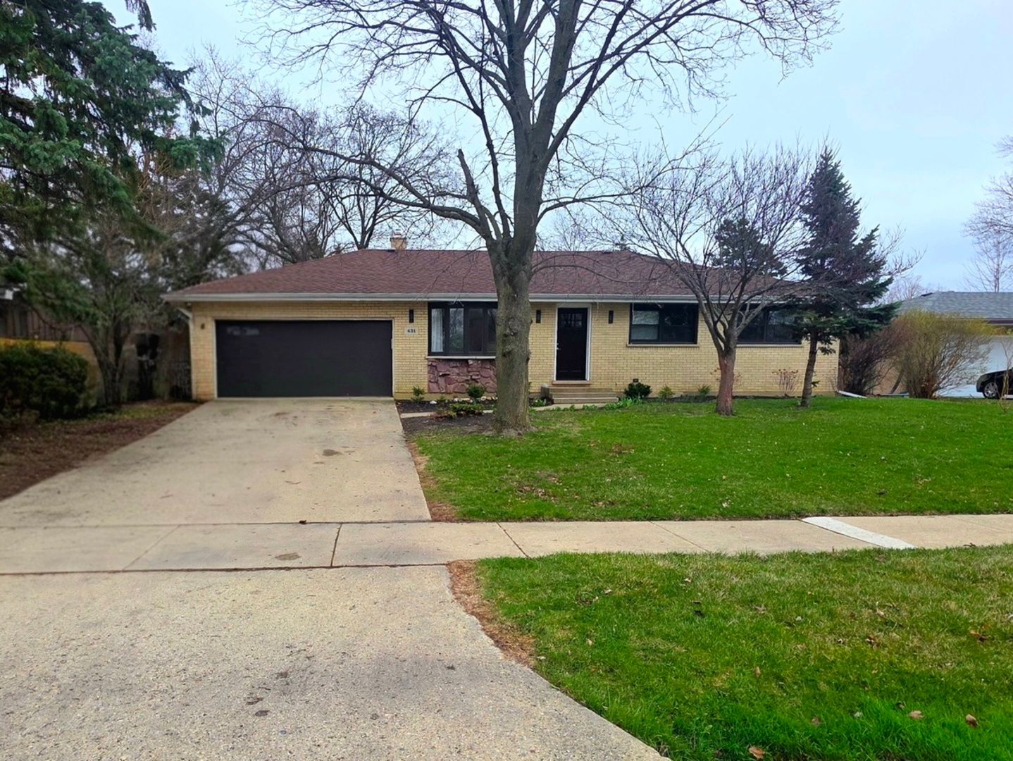 431 Springhill Drive — Roselle, IL 60172