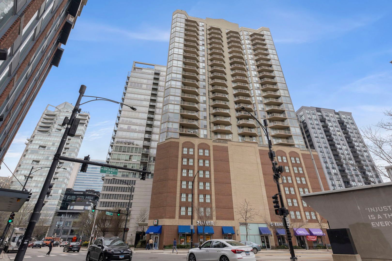 645 N Kingsbury Street #2202 — Chicago, IL 60654