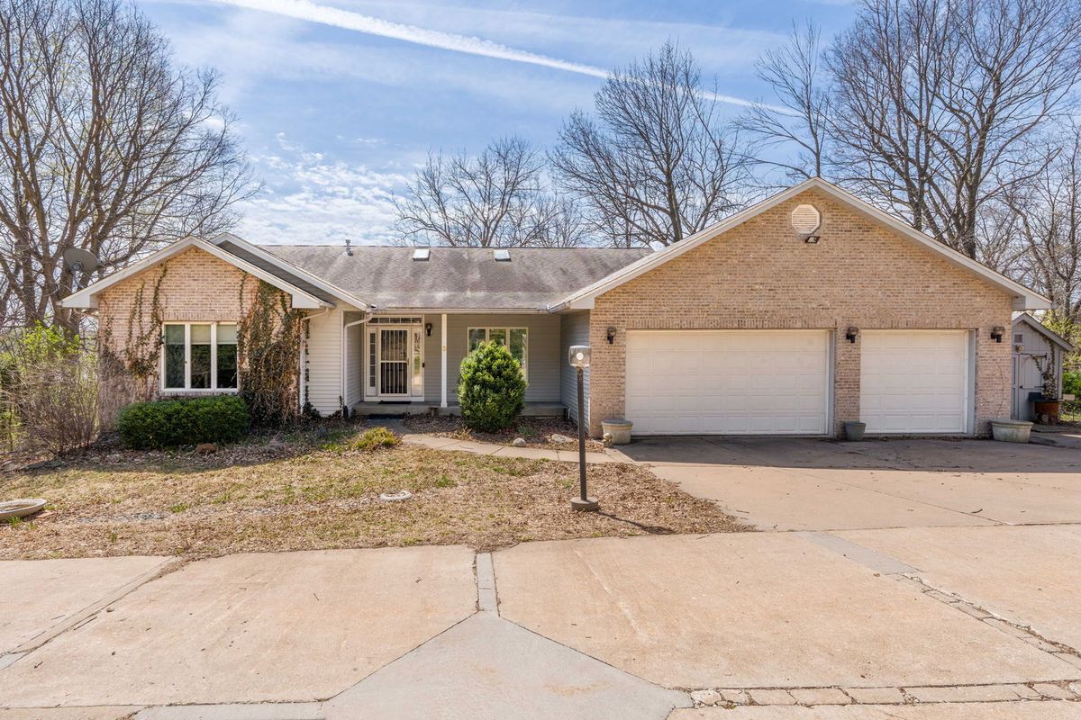 3 Walbrier Court, Le Claire, IA 52753