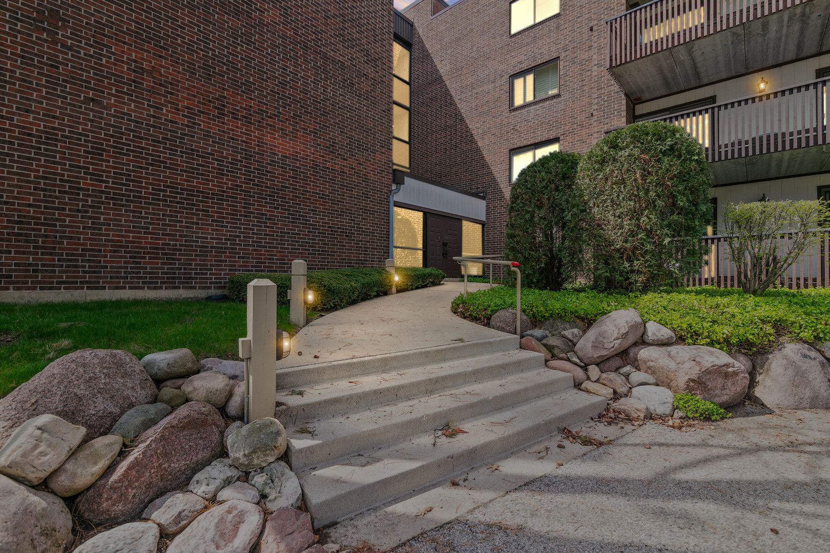690 Chandler Road #205 — Gurnee, IL 60031