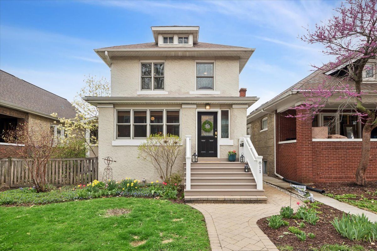 811 Clarence Avenue — Oak Park, IL 60304
