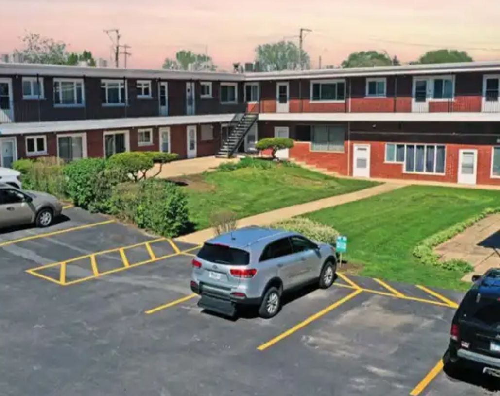 10700 ROBERTS Road — Palos Hills, IL 60465