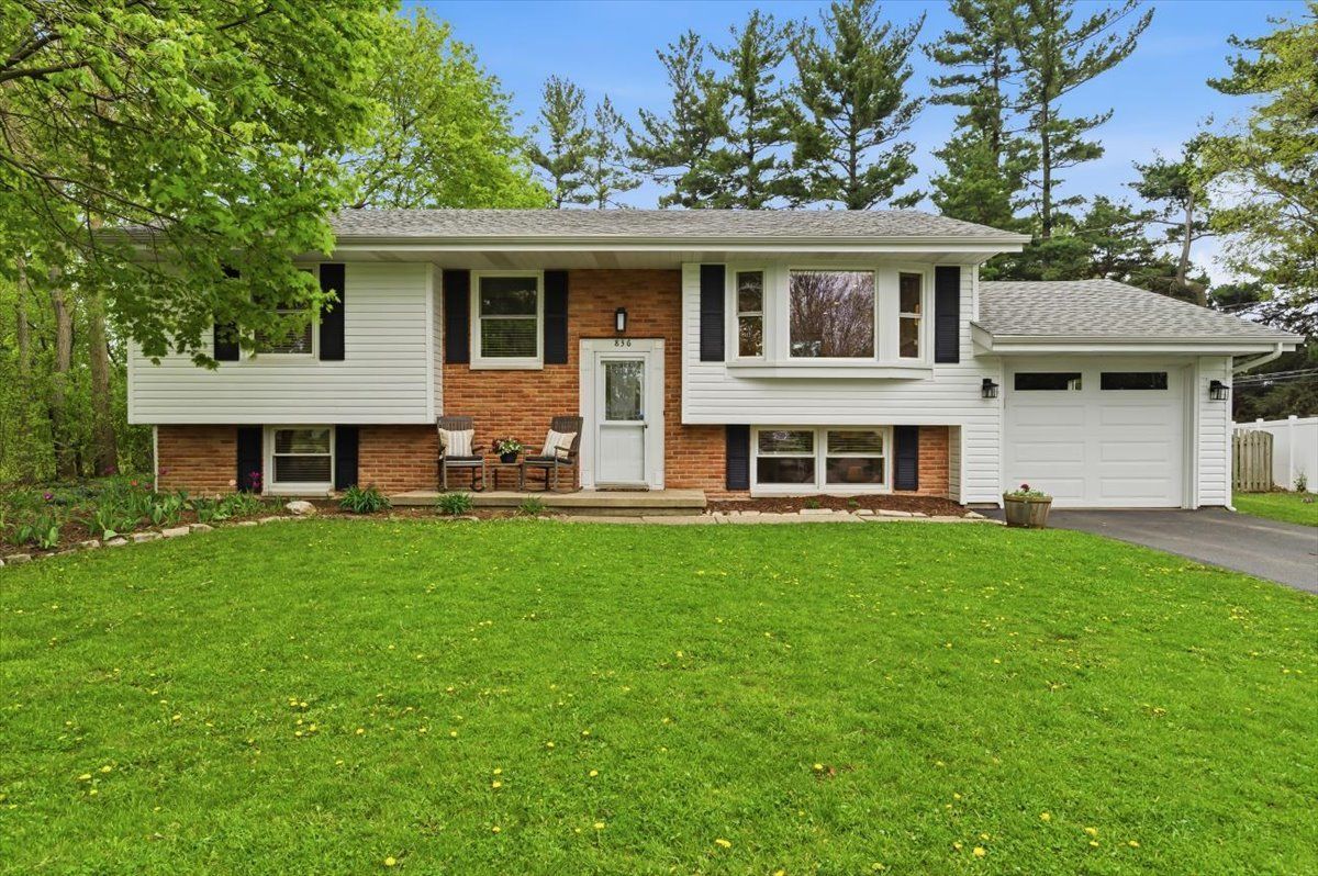 836 Longmeadow Drive — Geneva, IL 60134