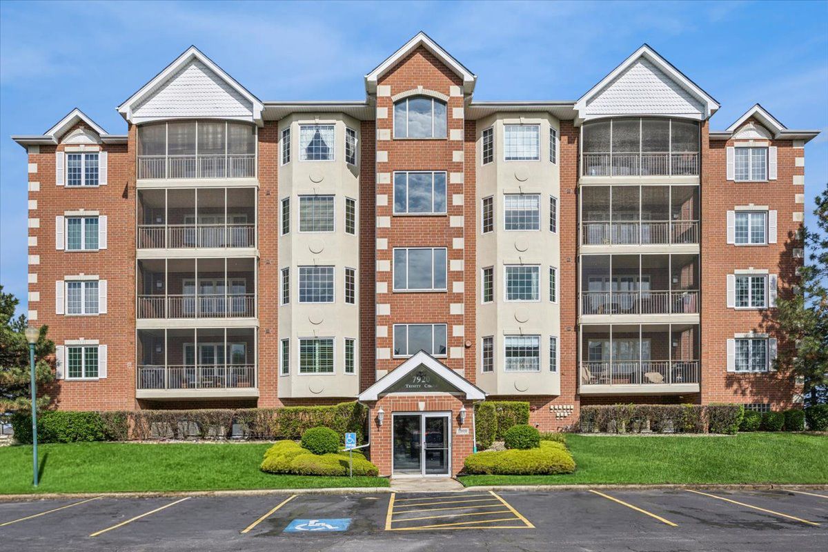 7920 Trinity Circle #2SW — Tinley Park, IL 60487
