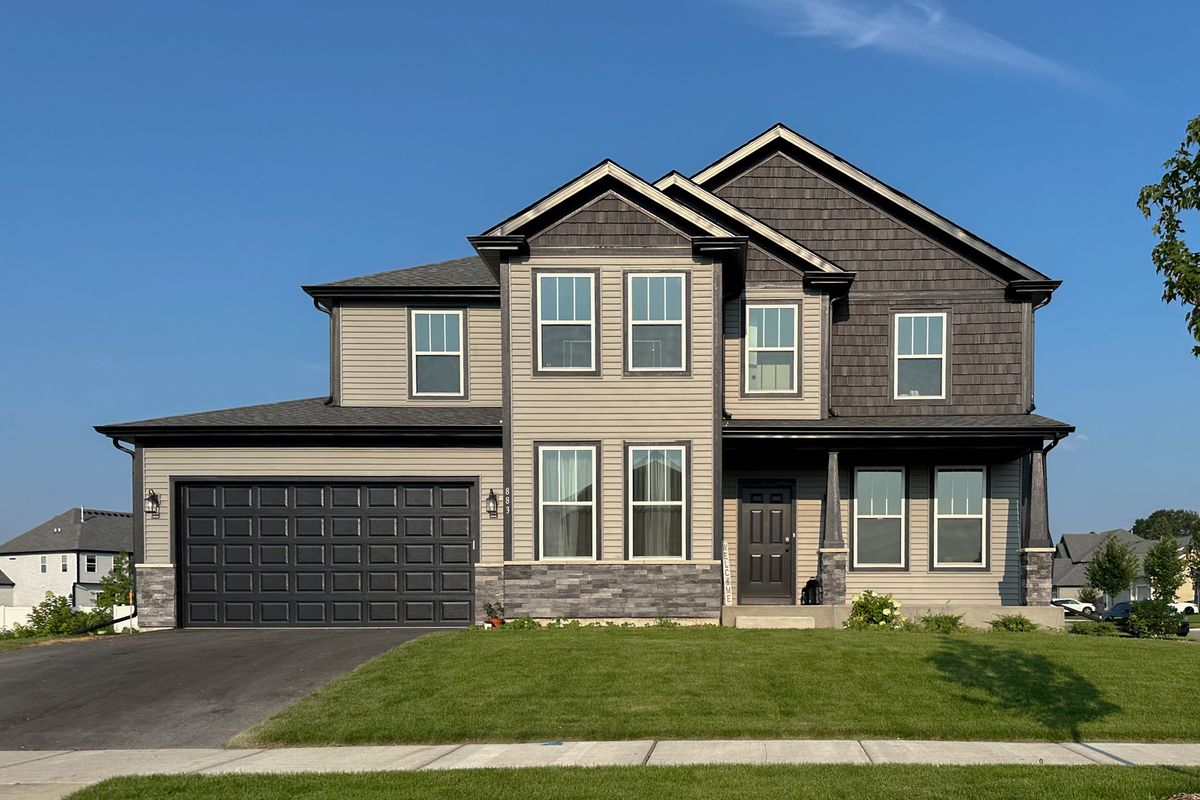 5916 Woody Creek Lane, Bettendorf, IA 52722