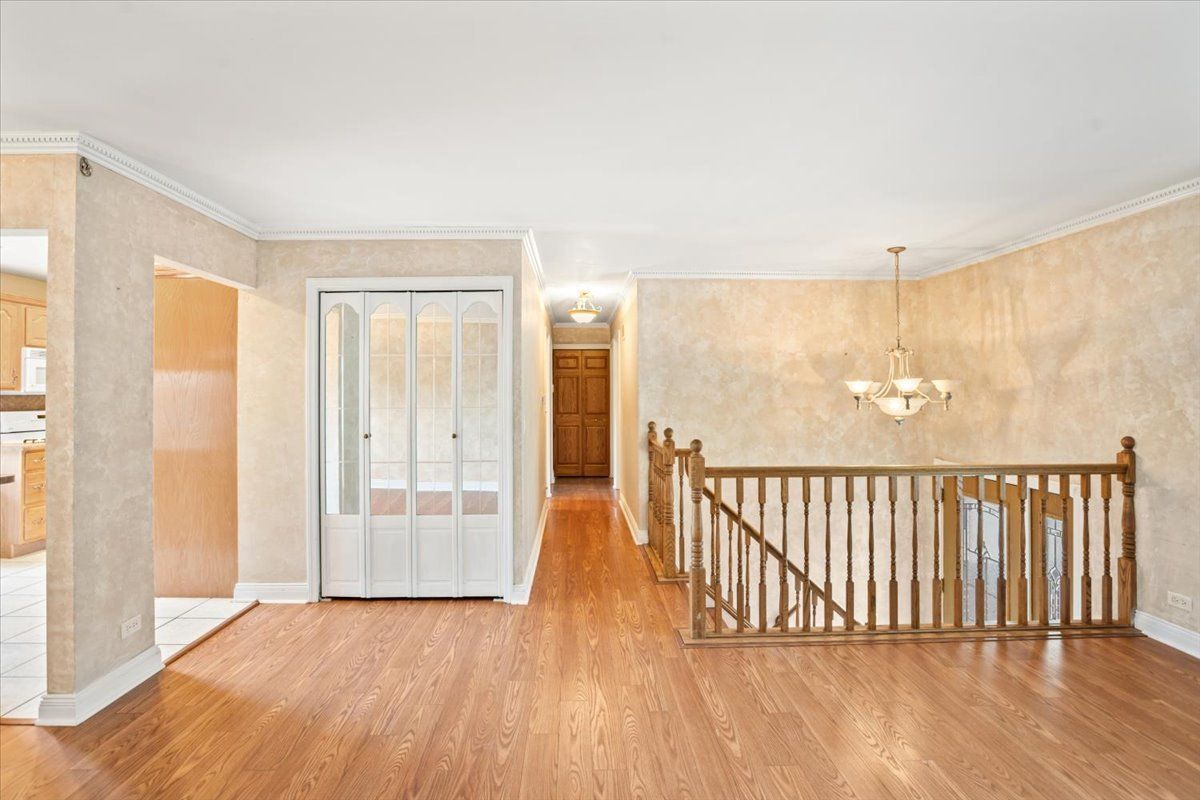 1151 W Bryn Mawr Avenue, Roselle, IL 60172