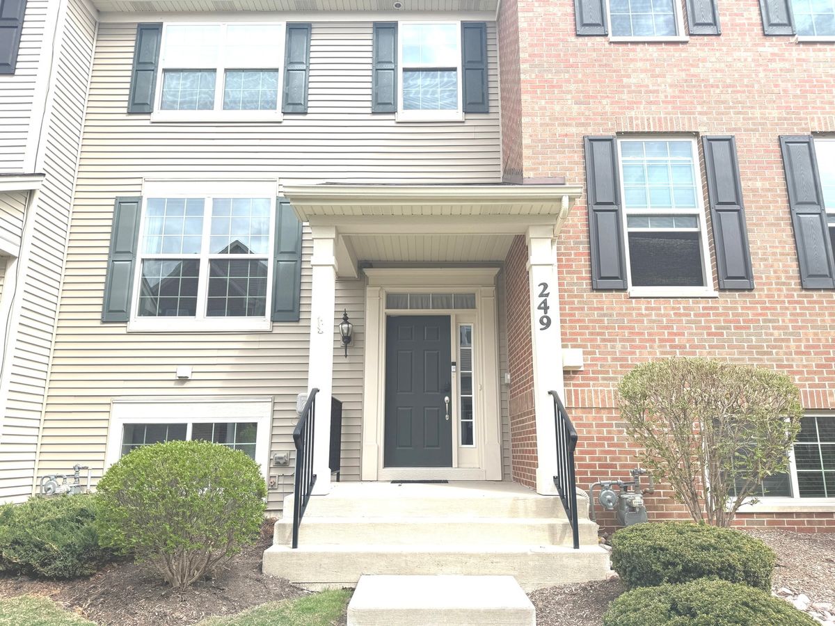 249 Lakeshore Drive, Oswego, IL 60543