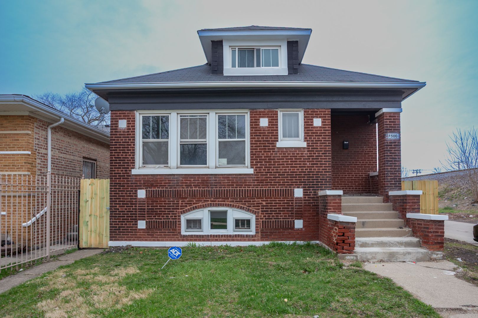 7500 S Honore Street — Chicago, IL 60620