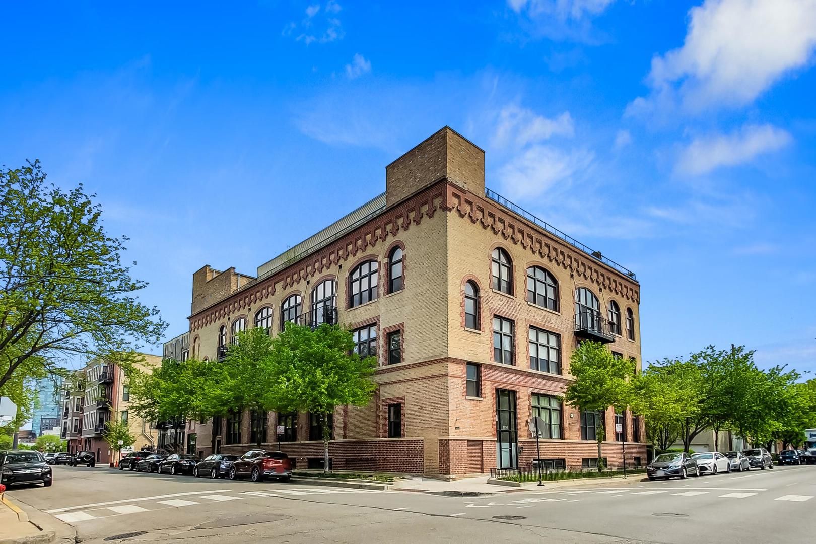 1050 W HUBBARD Street #2F — Chicago, IL 60622