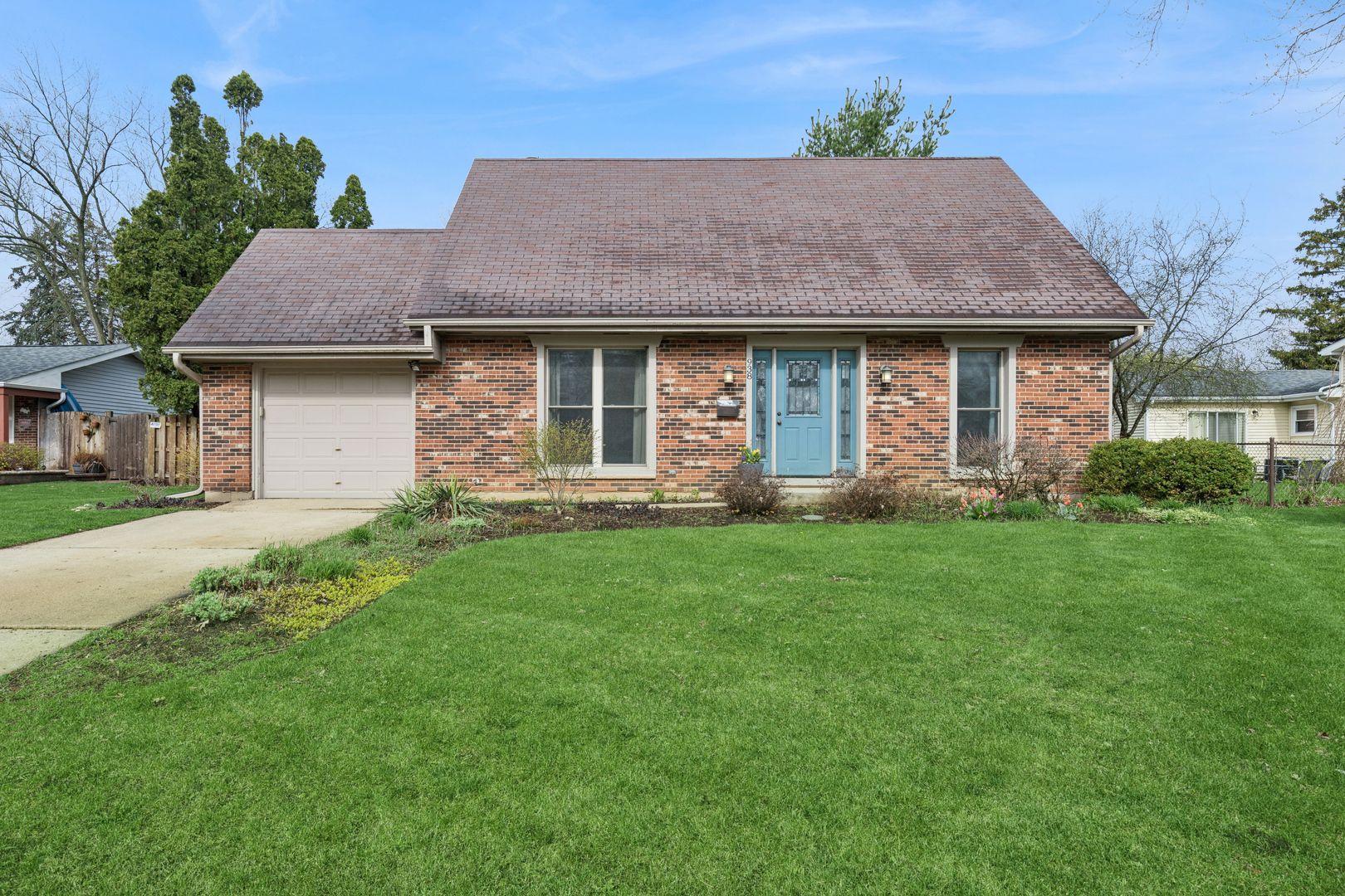 938 Canterbury Drive — Crystal Lake, IL 60014