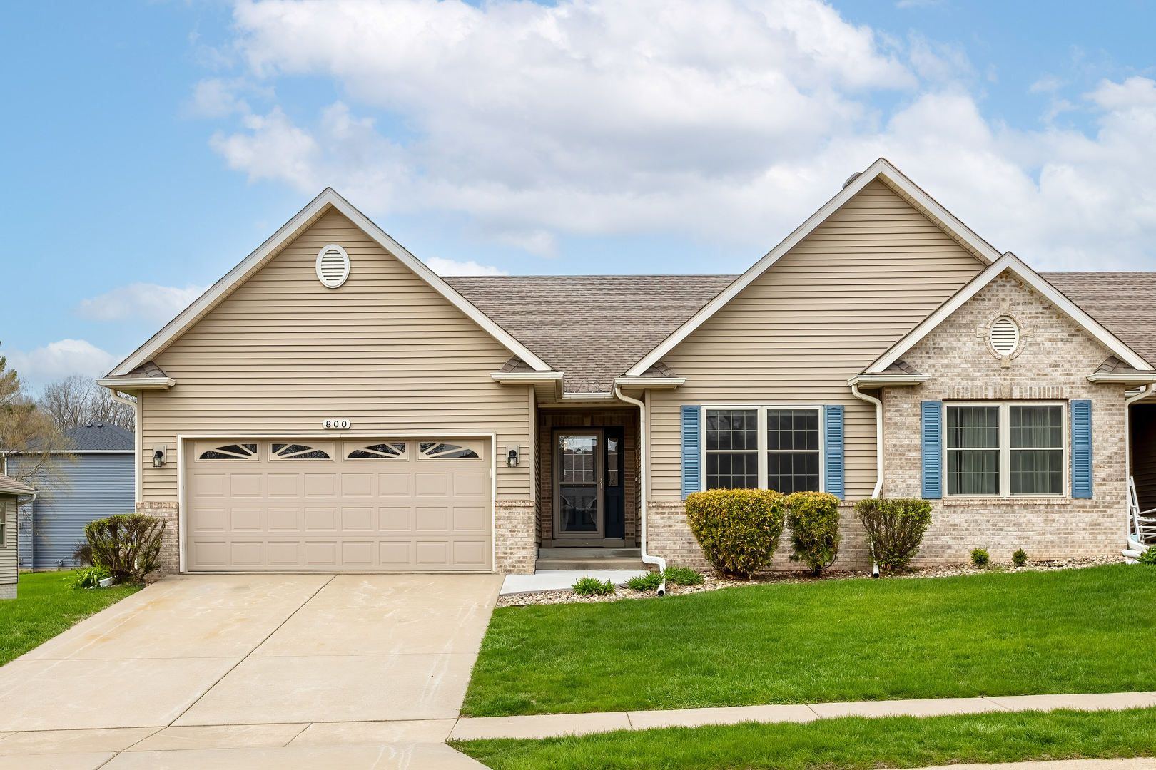 800 Hartz Court #800 — Leclaire, IA 52753