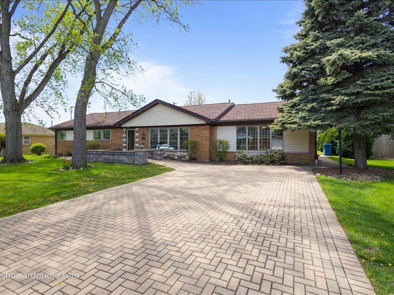12524 S 71st Court — Palos Heights, IL 60463