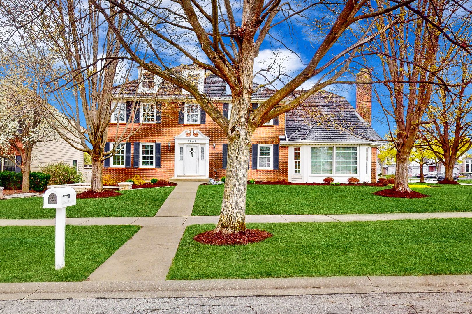 1803 River Ridge Circle — Naperville, IL 60565