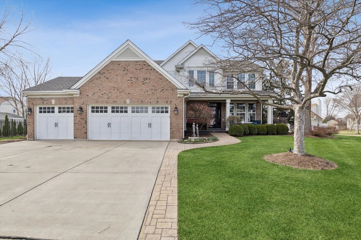 1 Mckenzie Court, Lake In The Hills, IL 60156