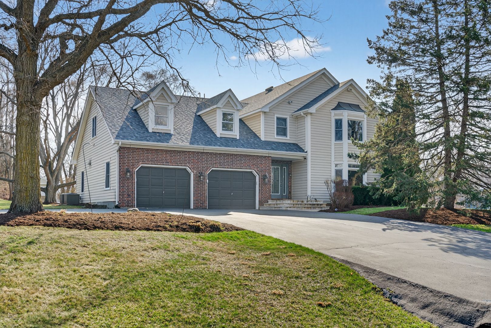 2970 Kingston Drive — Island Lake, IL 60042
