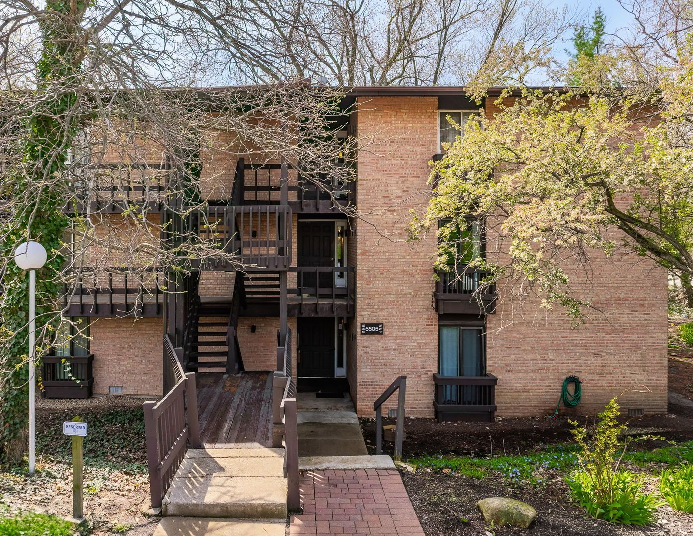 5505 Lakeside Drive #2F — Lisle, IL 60532