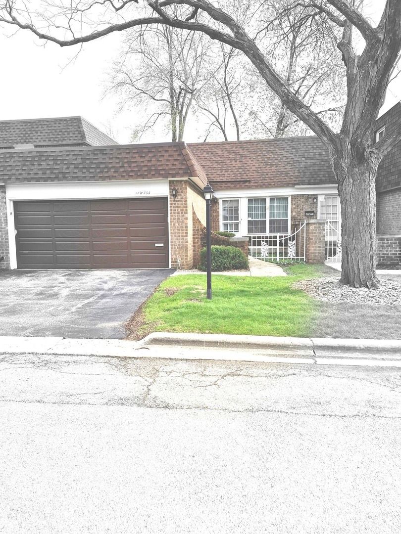 17W755 Standish Lane — Villa Park, IL 60181