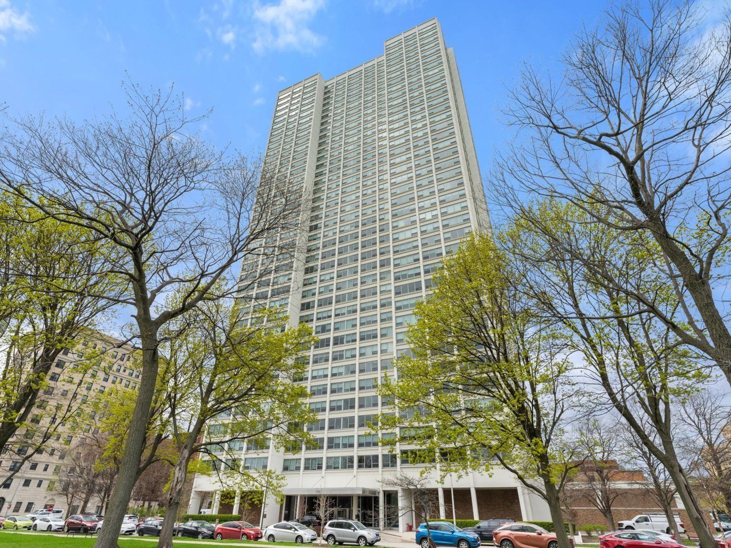 1700 E 56th Street #2710 — Chicago, IL 60637