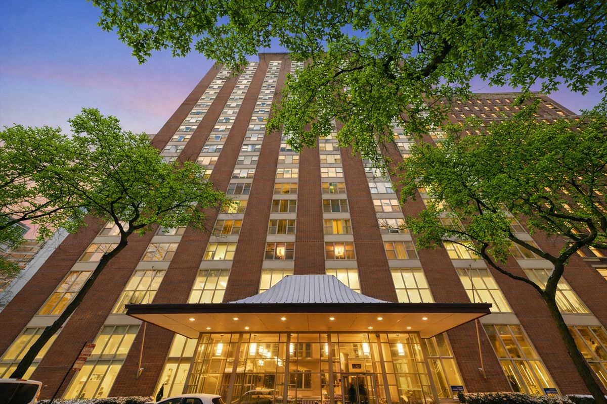 1325 State Parkway, Chicago, IL 60610