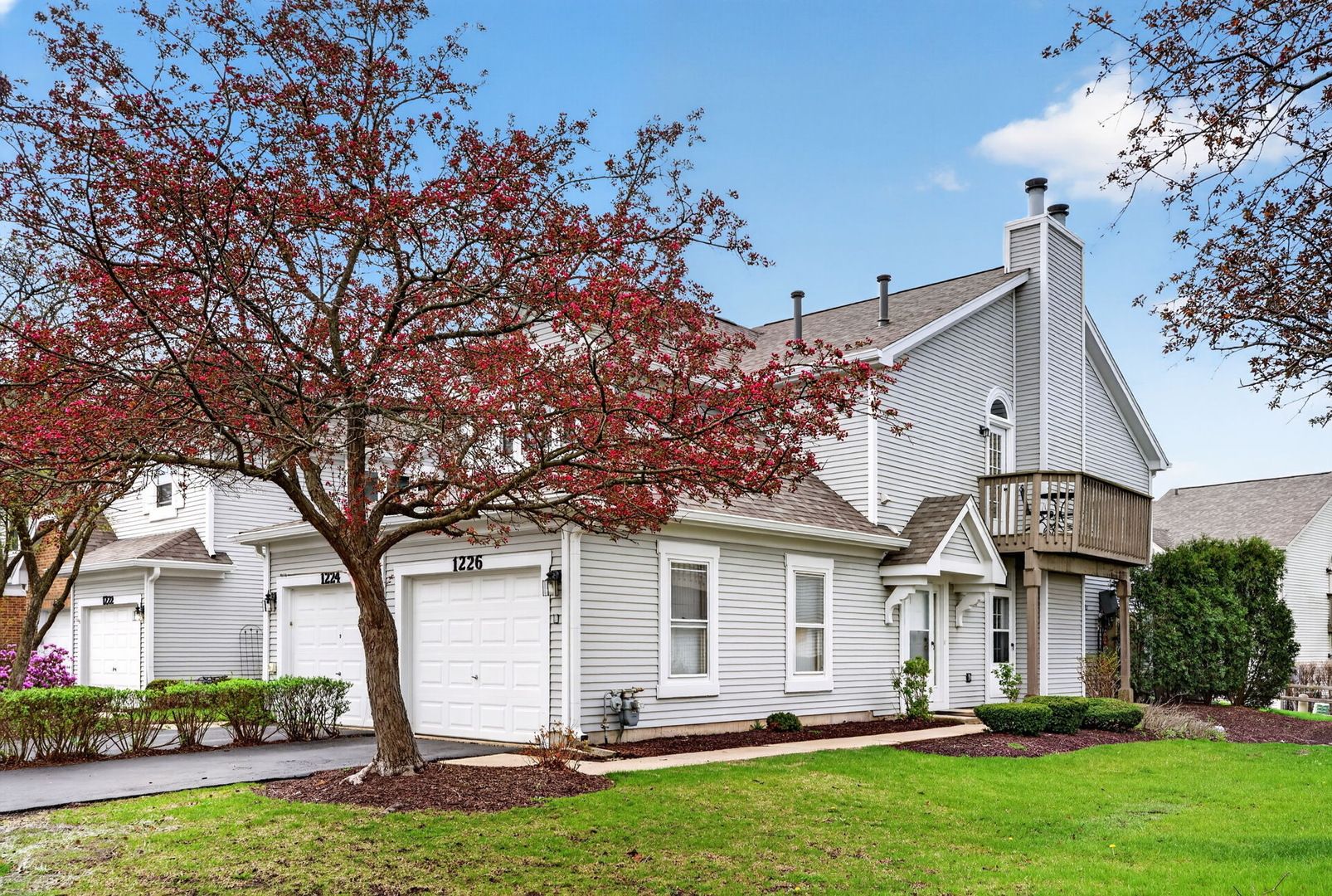 1226 Rhodes Lane #1226 — Naperville, IL 60540