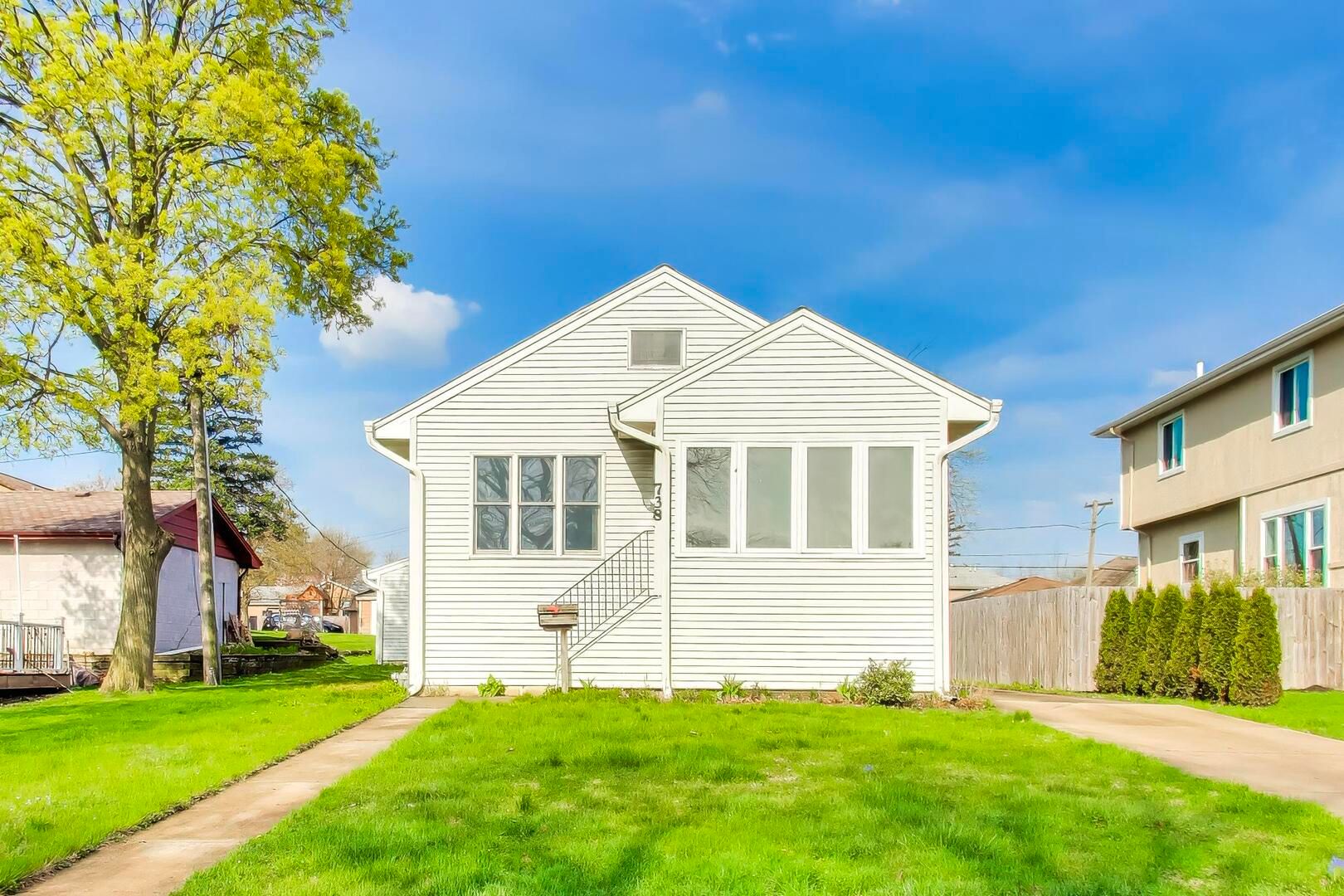 738 S Yale Avenue — Villa Park, IL 60181