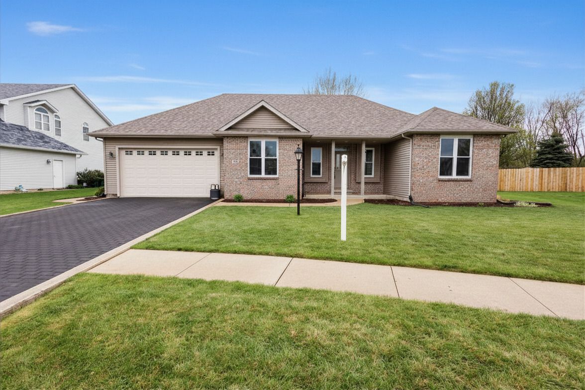 141 Old Farm Mid Court — Bradley, IL 60915