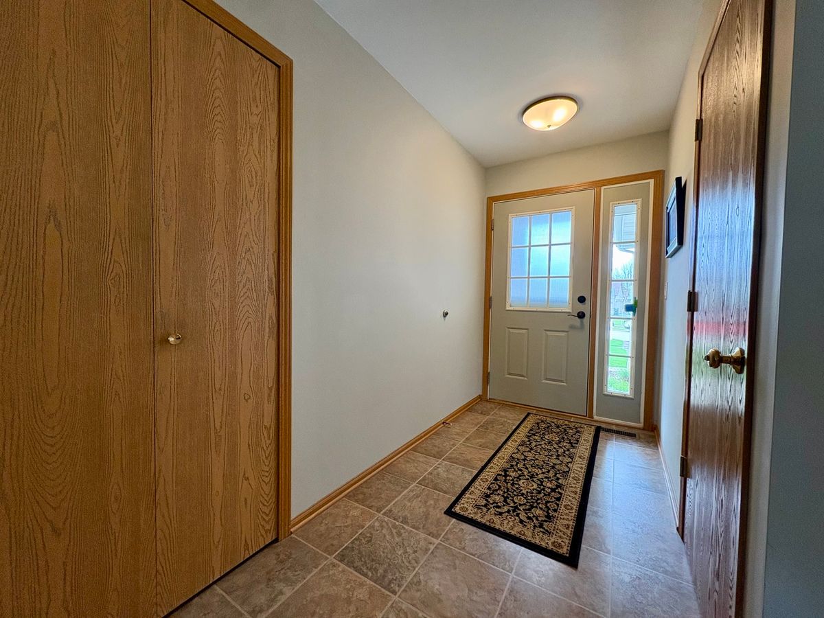3150 Montrose Drive, Lake In The Hills, IL 60156