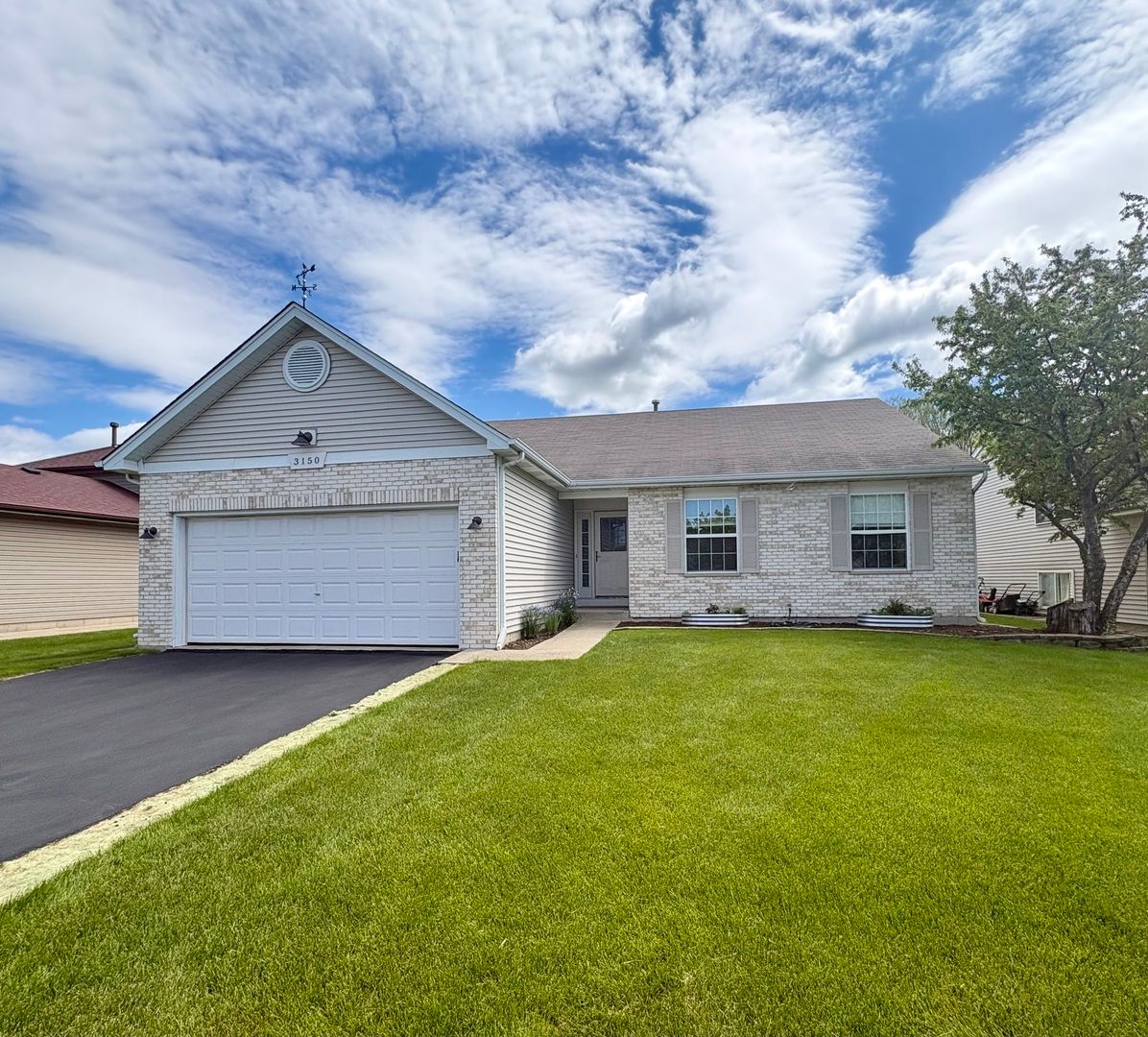 3150 Montrose Drive, Lake In The Hills, IL 60156